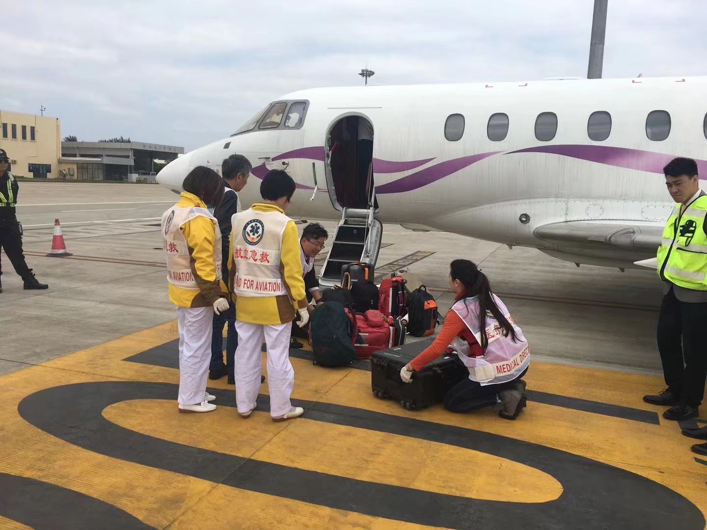 博尔塔拉香港出入境救护车出租